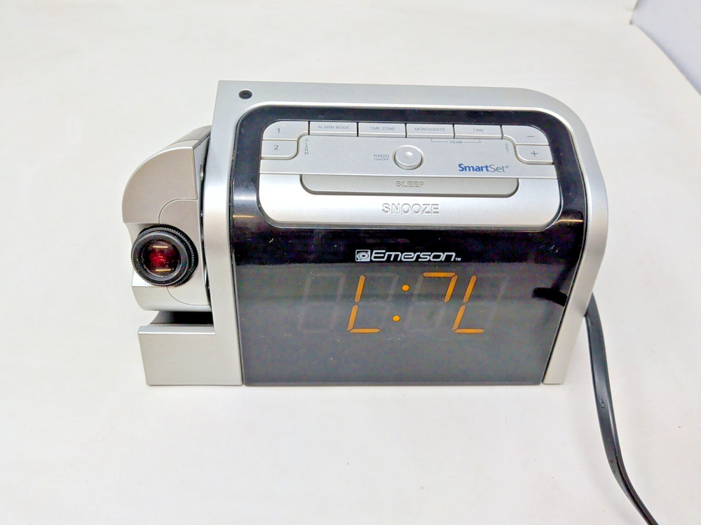 Emerson SmartSet CKS3518 Time Projector Dual Alarm Digital Clock Radio Works